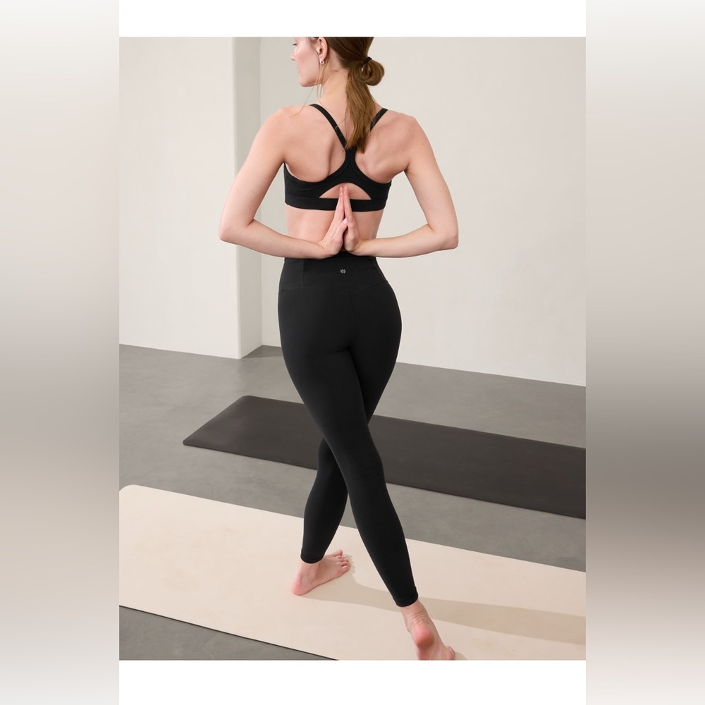 *New with Tag* Athleta Ultra High Rise Elation 7/8 Tight - Black (M)